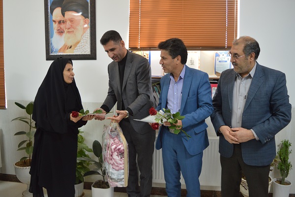 تجلیل از بانوان شاغل در شهرداری به مناسبت روز زن