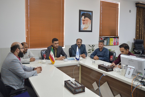 تجلیل از مسئول روابط عمومی شهرداری اشکذر