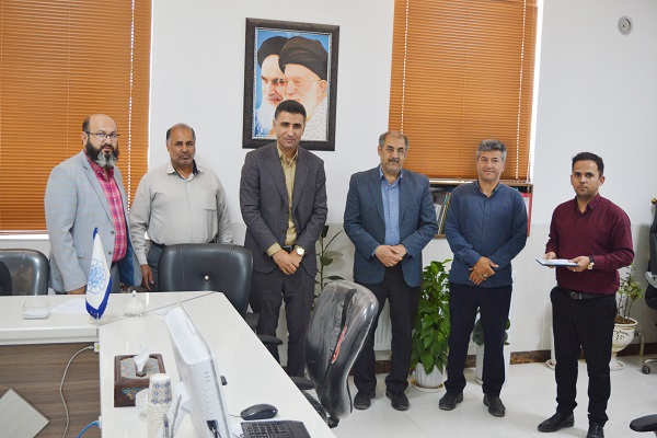 تجلیل از مسئول روابط عمومی شهرداری اشکذر