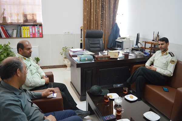 دیدار رئیس کلانتری 11 خیابان امام خمینی (ره) با سرپرست شهرداری اشکذر