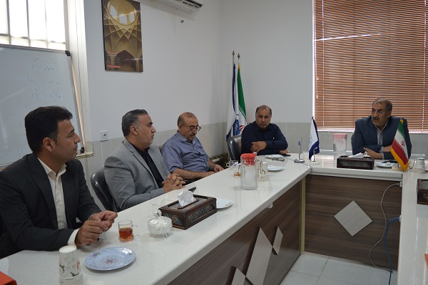 نشست مشترک معاون دفتر امور شهری و شوراهای استانداری با سرپرست شهرداری و اعضای شورای اسلامی شهر اشکذر