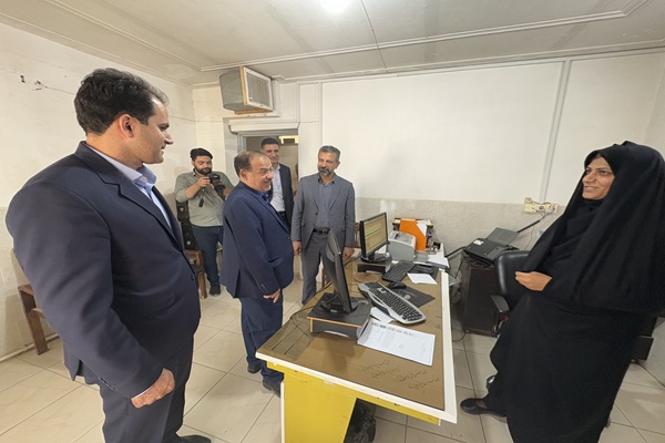 بازدید سر زده معاون استاندار از شهرداری اشکذر