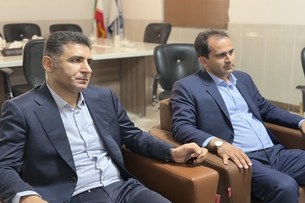 بازدید سر زده معاون استاندار از شهرداری اشکذر