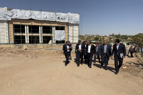 بازدید استاندار یزد از سالن همایشات شادروان کلانتریان پارک بزرگ شهر