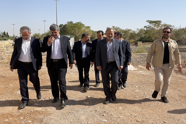 بازدید استاندار یزد از سالن همایشات شادروان کلانتریان پارک بزرگ شهر