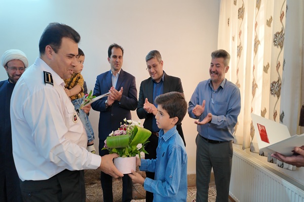 تقدیر پدر و فرزندی به مناسبت روز آتش نشان